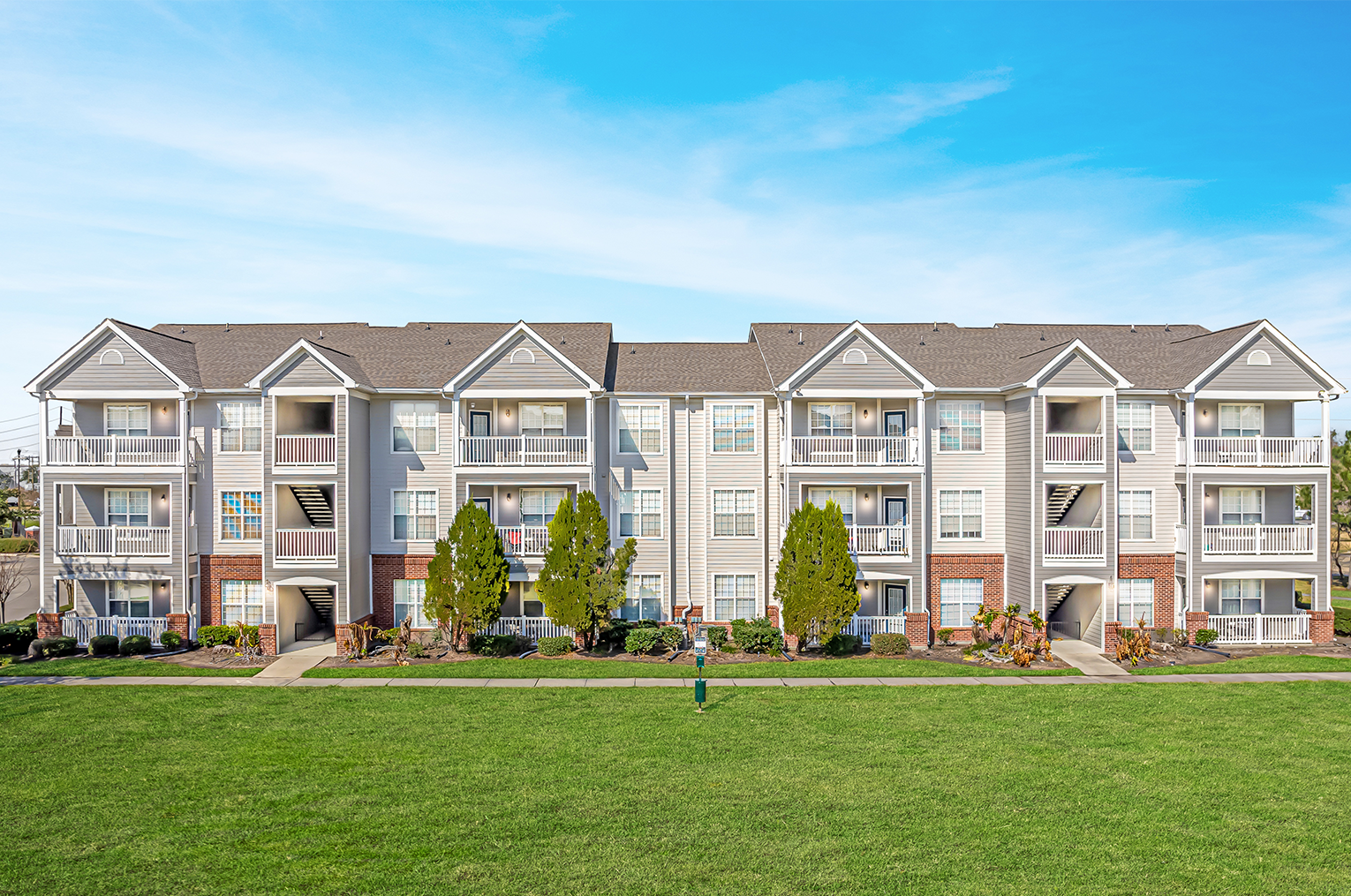 Apartment Building Exterior in Houma, Louisiana
