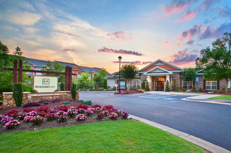 Riverside Parc Leasing Office and Buildings at Dusk
