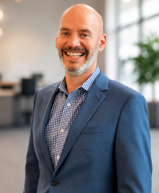 Headshot of Thomas Row, CFO et ECI Group